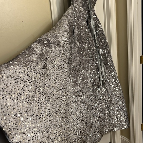 Gorgeous silver sequin ball gown, NEVER WORN! - Picture 6 of 9